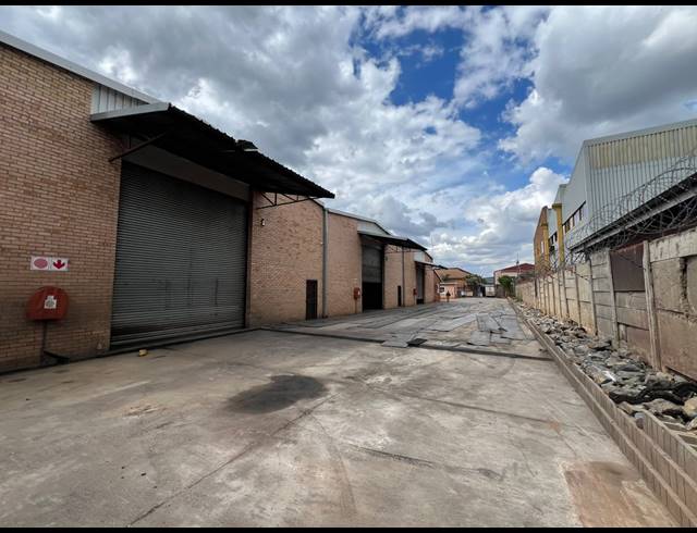 1,560M² WAREHOUSE FOR SALE IN SUNDERLAND RIDGE